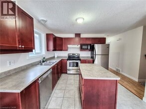 132 Udvari Crescent in Kitchener, ON - Building Photo - Building Photo