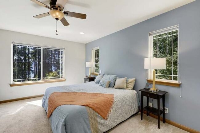 16532 Lemolo Shore Dr NE in Poulsbo, WA - Building Photo - Building Photo