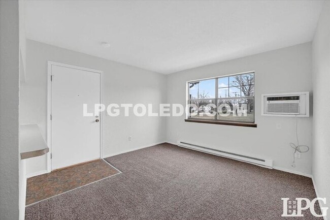 1230 Bedford Woods Dr in Toledo, OH - Building Photo - Building Photo