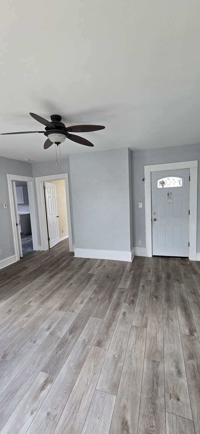 22 Virginia Ave, Unit 2nd floor