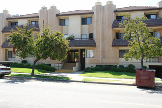 420 W Lexington Dr in Glendale, CA - Building Photo - Building Photo