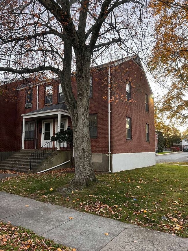 property at 271 Pennsylvania Ave