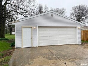 303 Central St in Washington, IL - Building Photo - Building Photo