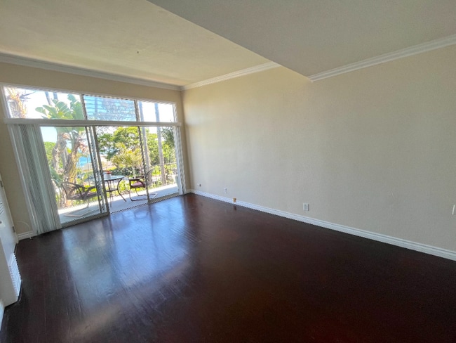 250 Cliff Dr, Unit 16 in Laguna Beach, CA - Building Photo - Building Photo