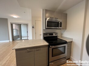 67 Ashford St, Unit 502 in Boston, MA - Foto de edificio - Building Photo
