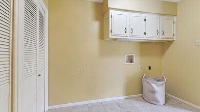 2574 Marilee Ln in Houston, TX - Foto de edificio - Building Photo