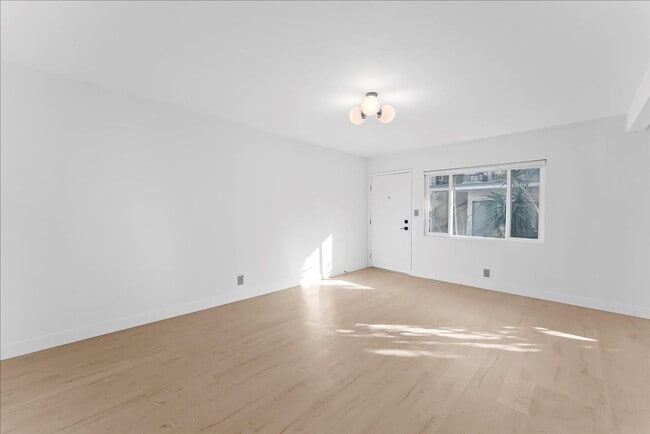 1347 N Las Palmas Ave in Los Angeles, CA - Building Photo - Building Photo