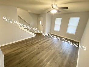 1071-1073 Krysti Ln in Warsaw, MO - Building Photo - Building Photo