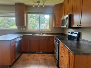 150-300-150 Lyon St S in Prince George, BC - Building Photo - Building Photo