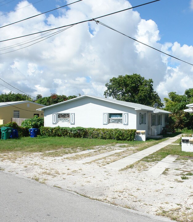 11070-11078 Peachtree Dr in Miami, FL - Foto de edificio