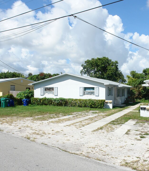 11070-11078 Peachtree Dr in Miami, FL - Building Photo