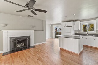 381 SE O'leary St in Oak Harbor, WA - Building Photo - Building Photo