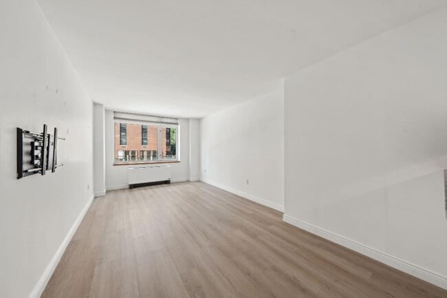 property at 1760 2nd Ave