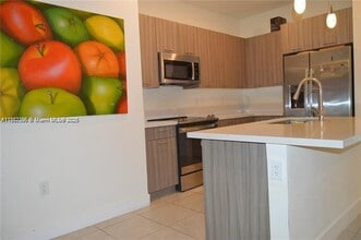 8201 NW 41st St in Doral, FL - Foto de edificio - Building Photo