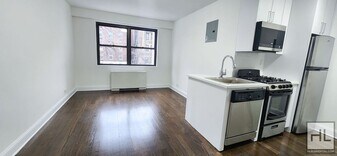 E 16 ST, Unit 3X in New York, NY - Building Photo