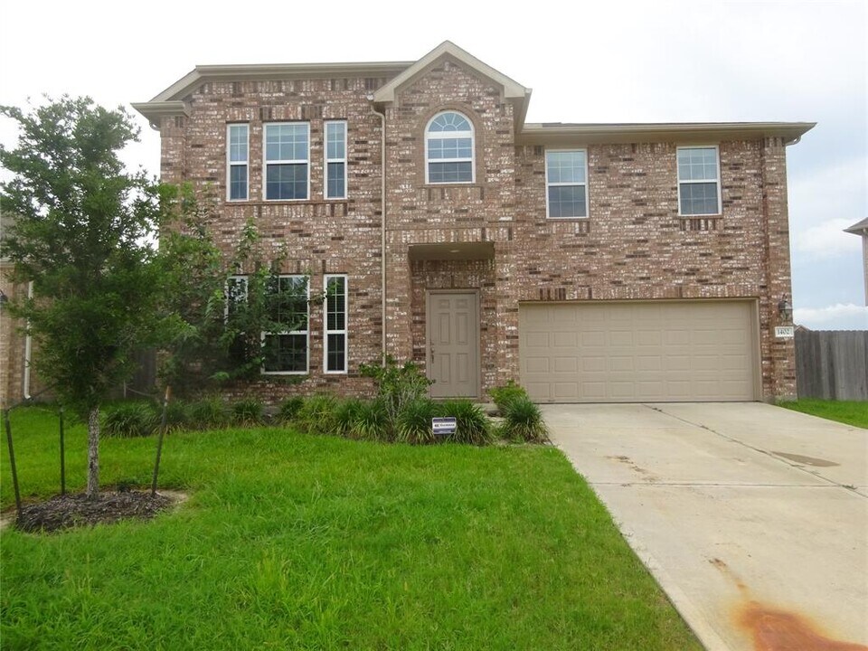 1402 Green Highland Dr in Spring, TX - Foto de edificio