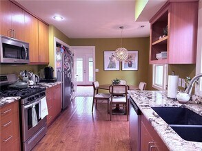 218 E Maple St in Fayetteville, AR - Building Photo - Building Photo