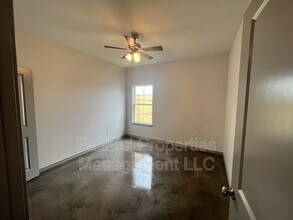 14215 County Rd 452 in Lindale, TX - Foto de edificio - Building Photo