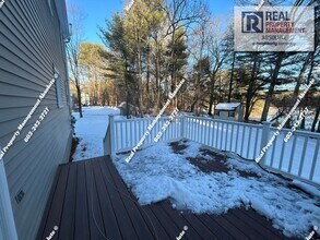 44 Pinewood Rd in Hudson, NH - Building Photo - Building Photo