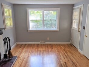 23 Cross St in Hopkinton, MA - Building Photo - Building Photo