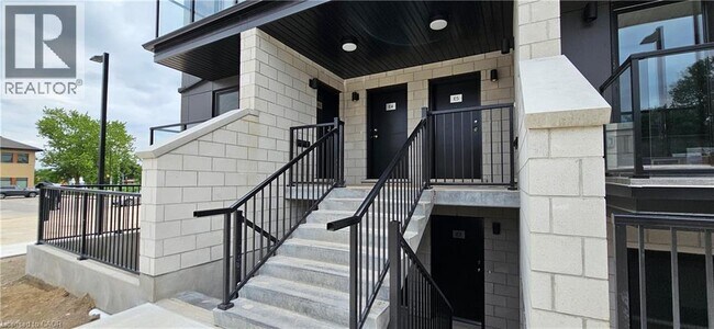 410 Northfield Dr W in Waterloo, ON - Building Photo - Building Photo