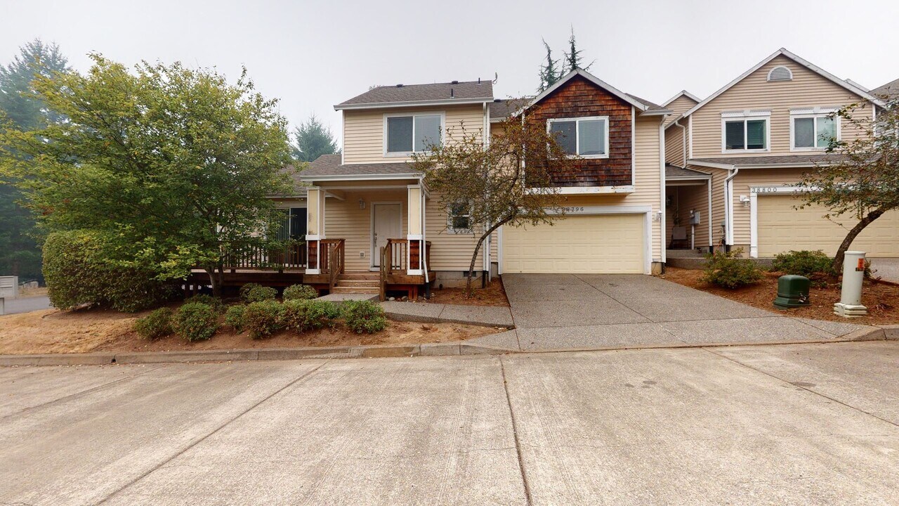 38796 Cascadia Village Dr in Sandy, OR - Building Photo
