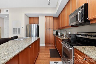 4620 Piedmont Row Dr in Charlotte, NC - Foto de edificio - Building Photo