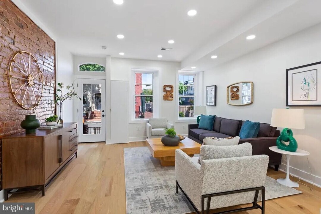 116 Thomas St NW in Washington, DC - Building Photo