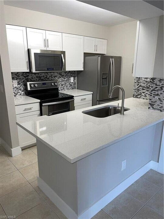 116 Santa Clara Dr, Unit #4 in Naples, FL - Building Photo