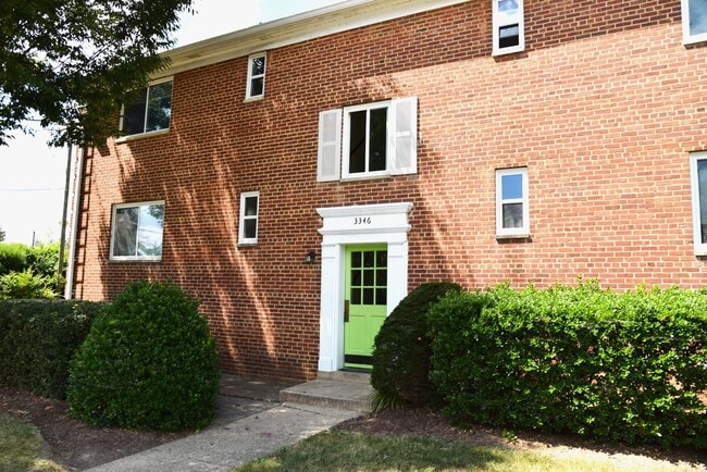 Hillwood Manor Apartments