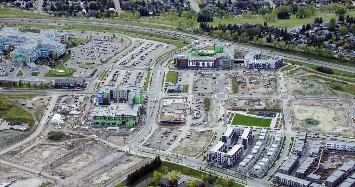 University Ave NW in Calgary, AB - Building Photo