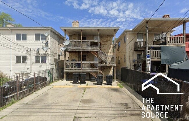 6323 W Fullerton Ave, Unit 3