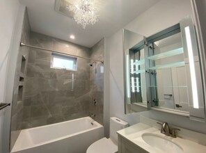 52 Garfield Ave, Unit 1 in Medford, MA - Building Photo - Building Photo