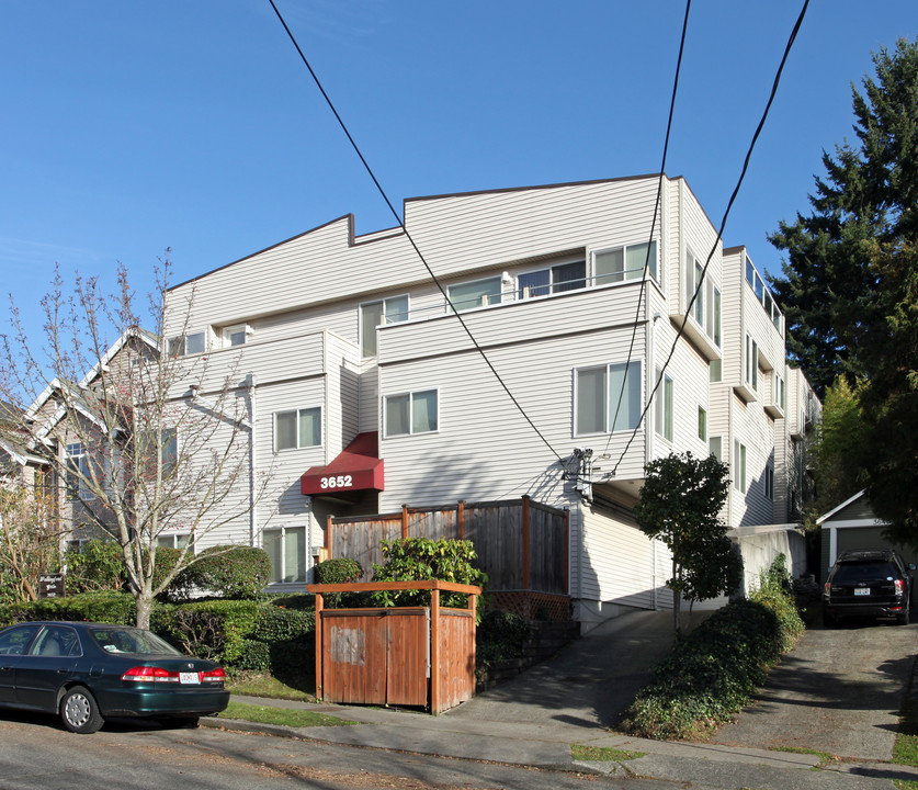 Wallingford Gate in Seattle, WA - Building Photo