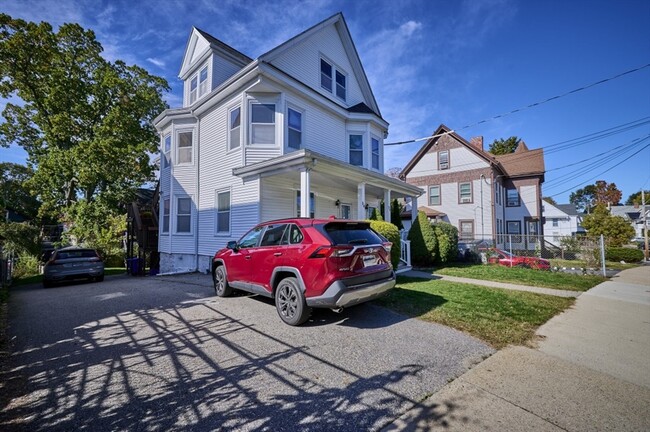34 Greenleaf St in Malden, MA - Building Photo - Building Photo