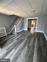2927 S Dewey St in Philadelphia, PA - Building Photo