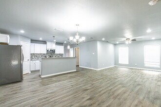 1213 N Chicago Ave in Lubbock, TX - Building Photo - Building Photo
