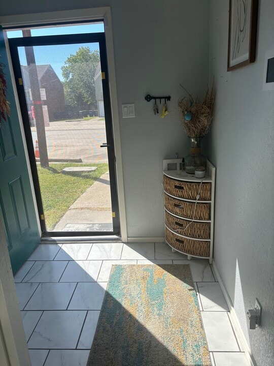 9435 Olde Towne Row in Dallas, TX - Building Photo