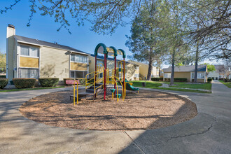 Ridgestone Apartments in Sacramento, CA - Building Photo - Building Photo