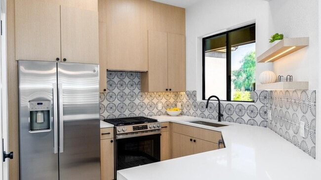 7027 N Scottsdale Rd, Unit 225, Unit 225