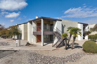 Las Brisas in Casa Grande, AZ - Foto de edificio - Building Photo