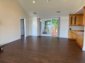 267 Weed Ave in Stamford, CT - Foto de edificio - Building Photo