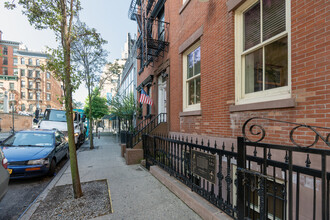 261 Mulberry St in New York, NY - Building Photo - Building Photo