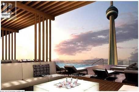 300 Front St W in Toronto, ON - Building Photo