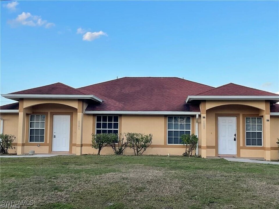 4804 24th St SW in Lehigh Acres, FL - Foto de edificio