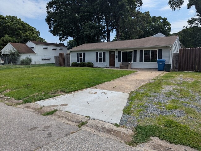 328 Southgate Ave in Virginia Beach, VA - Building Photo - Building Photo