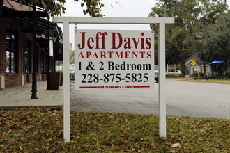 Jeff Davis Apartments in Ocean Springs, MS - Building Photo - Building Photo