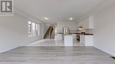 15 Prudhoe Ter in Barrie, ON - Building Photo - Building Photo