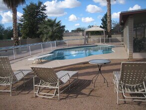 7815 E Thunderbird Rd in Scottsdale, AZ - Foto de edificio - Building Photo
