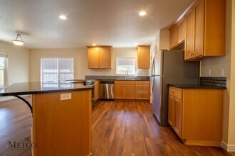 2683 Jeppesen Acres Rd in Eugene, OR - Foto de edificio - Building Photo